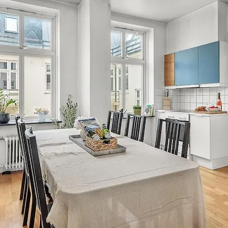 Lägenhet Kanskje Den Storste Airbnb-leiligheten I Sentrum! Bergen